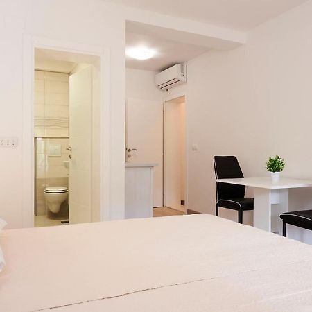 Cutan Apartment โตรกีร์ ภายนอก รูปภาพ