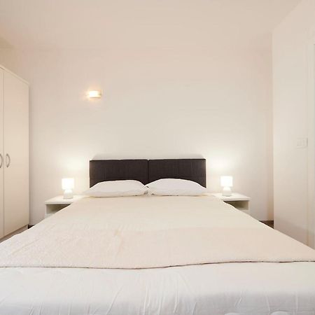 Cutan Apartment โตรกีร์ ภายนอก รูปภาพ