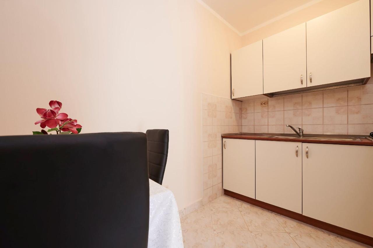 Cutan Apartment โตรกีร์ ภายนอก รูปภาพ