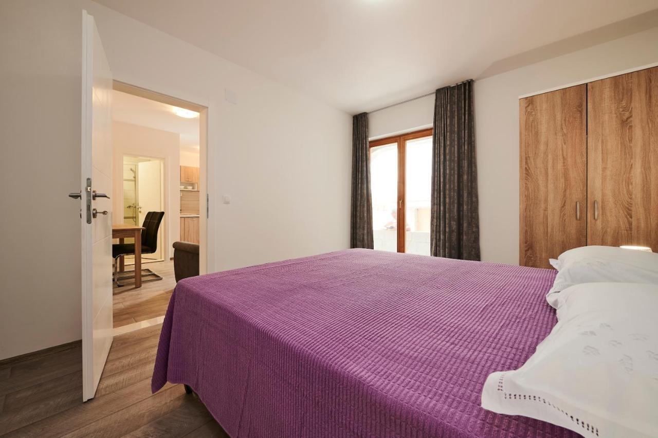 Cutan Apartment โตรกีร์ ภายนอก รูปภาพ