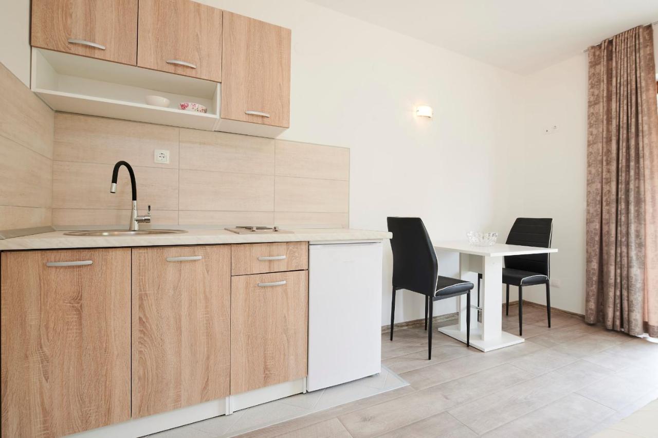 Cutan Apartment โตรกีร์ ภายนอก รูปภาพ