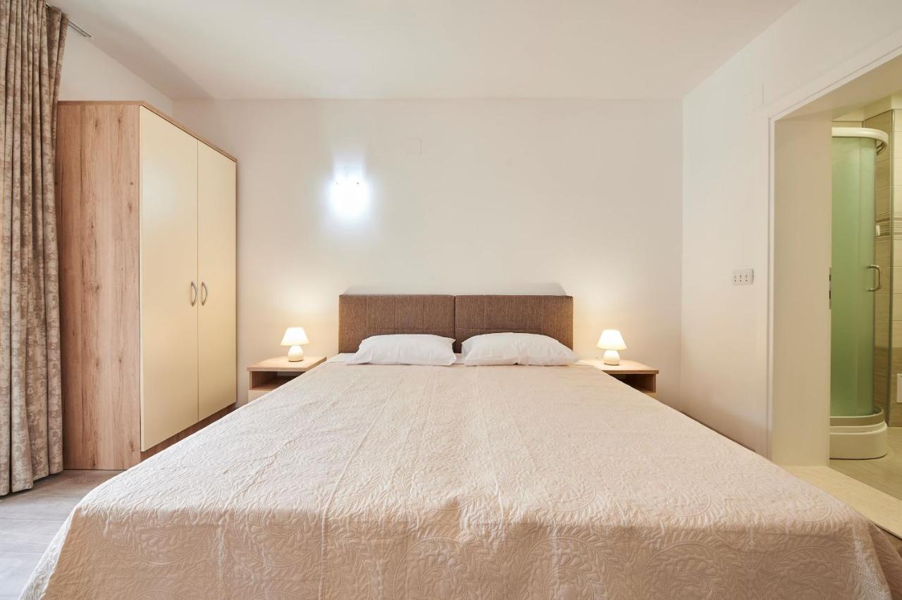 Cutan Apartment โตรกีร์ ภายนอก รูปภาพ
