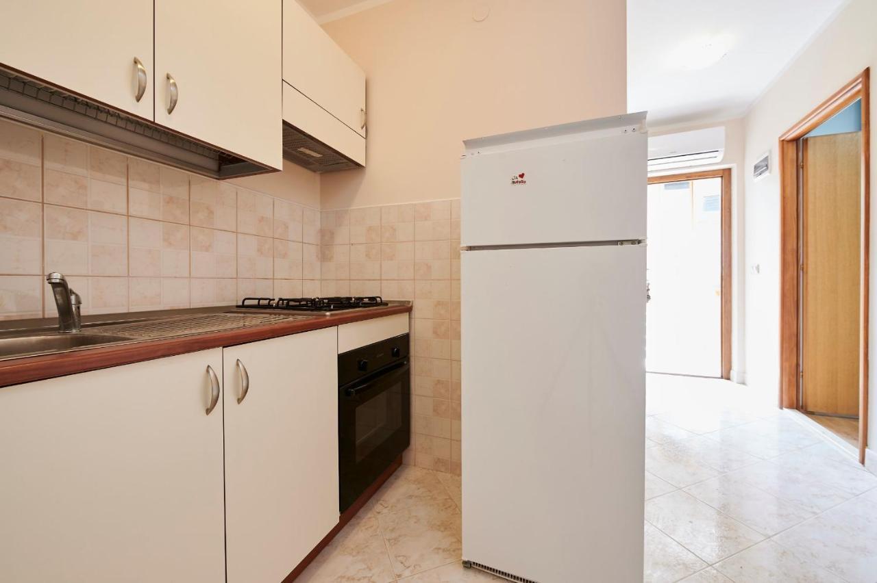 Cutan Apartment โตรกีร์ ภายนอก รูปภาพ