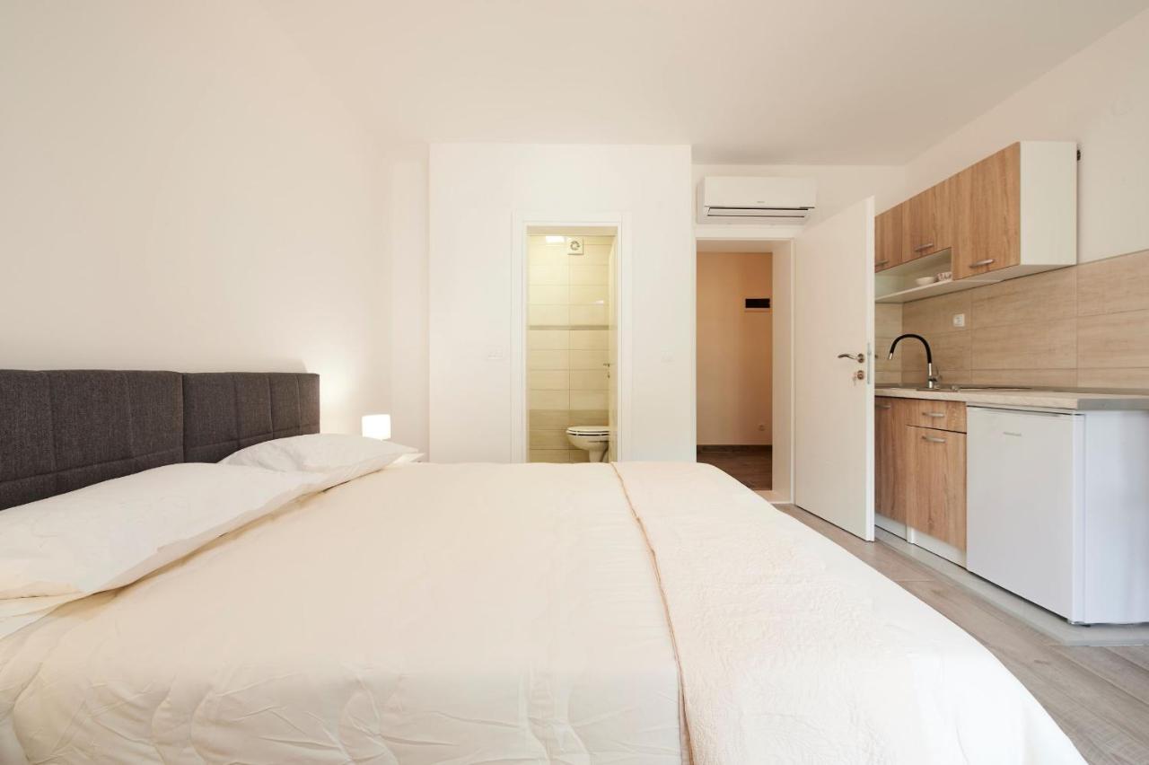 Cutan Apartment โตรกีร์ ภายนอก รูปภาพ
