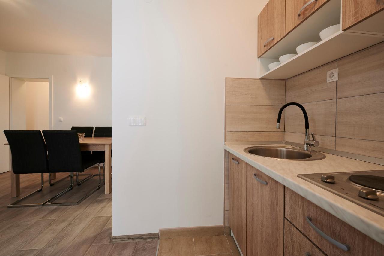 Cutan Apartment โตรกีร์ ภายนอก รูปภาพ