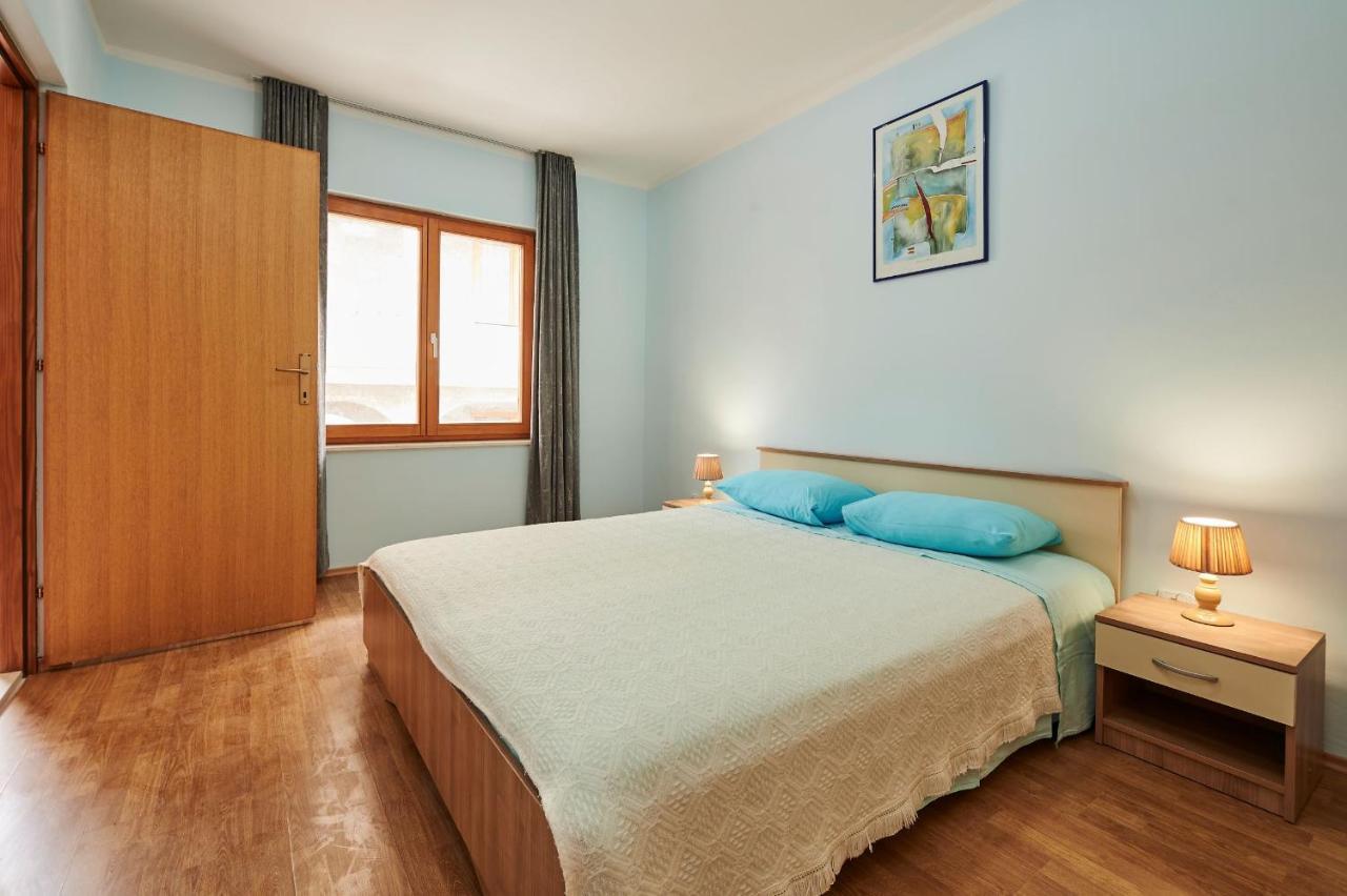 Cutan Apartment โตรกีร์ ภายนอก รูปภาพ