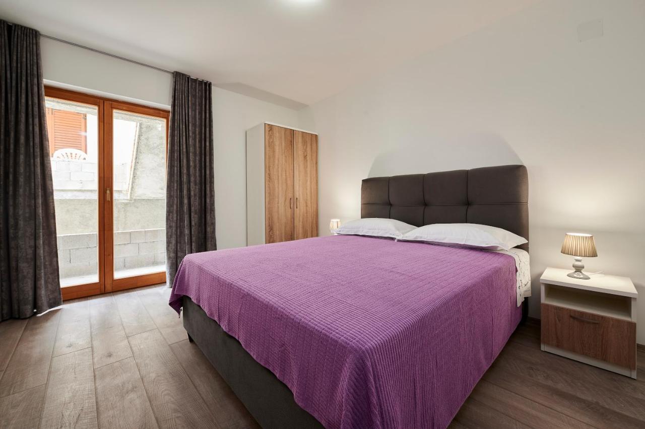 Cutan Apartment โตรกีร์ ภายนอก รูปภาพ
