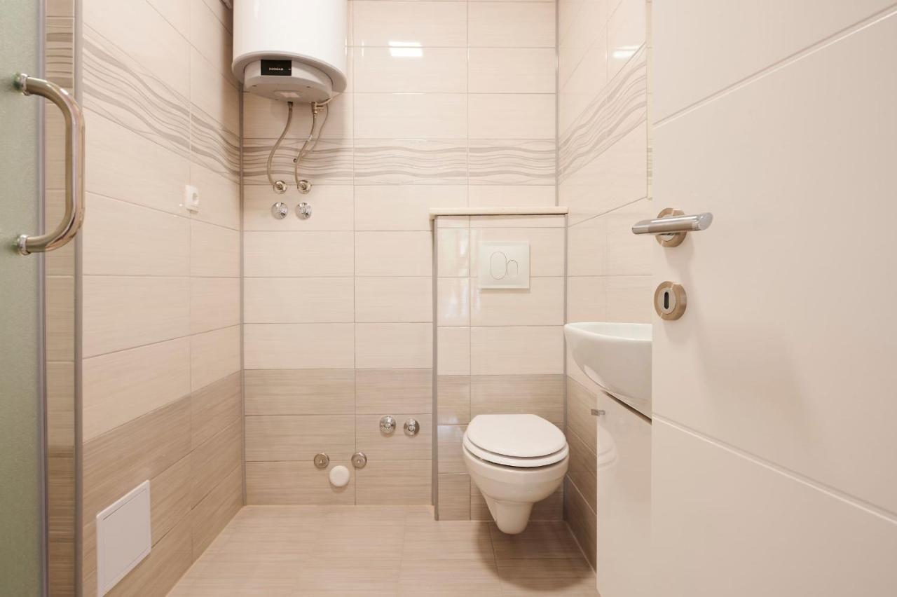 Cutan Apartment โตรกีร์ ภายนอก รูปภาพ