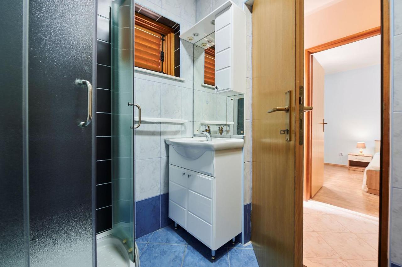 Cutan Apartment โตรกีร์ ภายนอก รูปภาพ