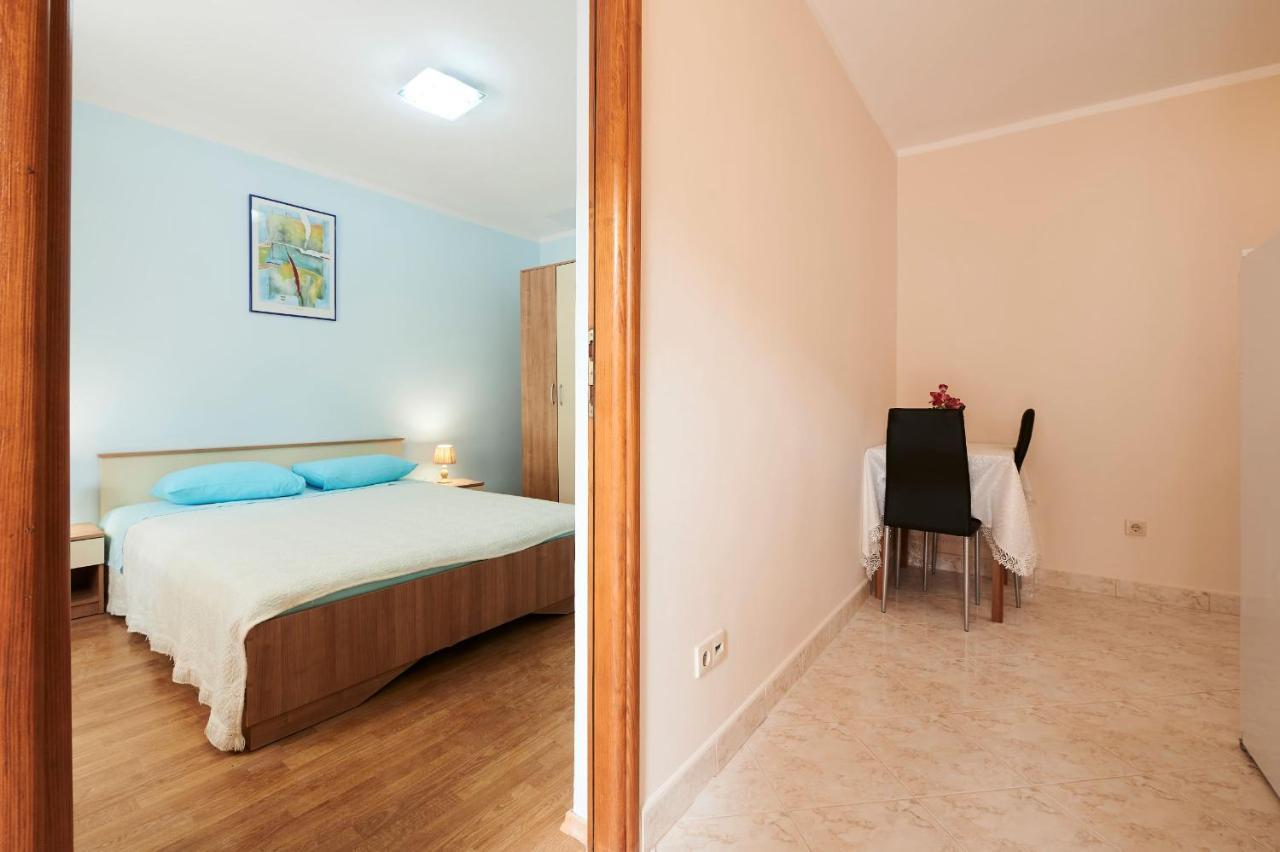 Cutan Apartment โตรกีร์ ภายนอก รูปภาพ