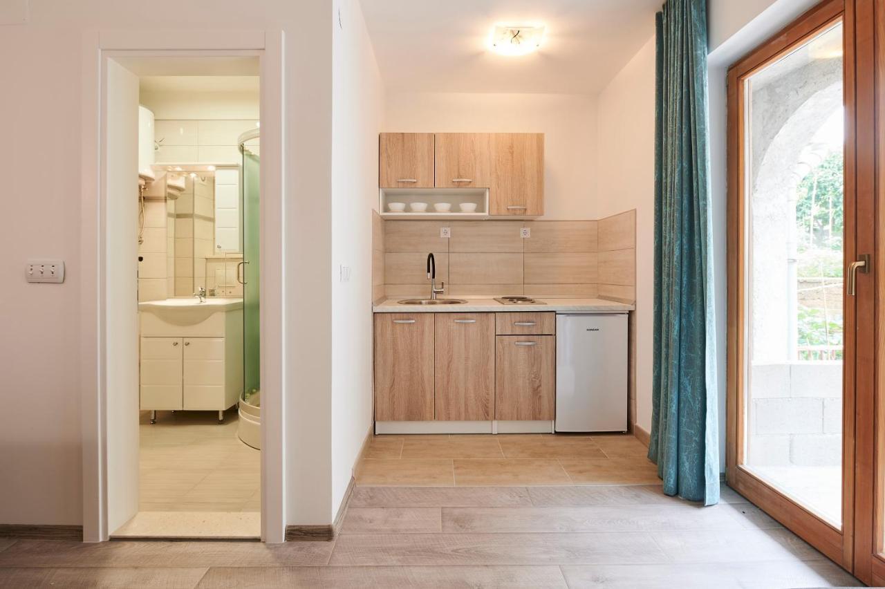 Cutan Apartment โตรกีร์ ภายนอก รูปภาพ