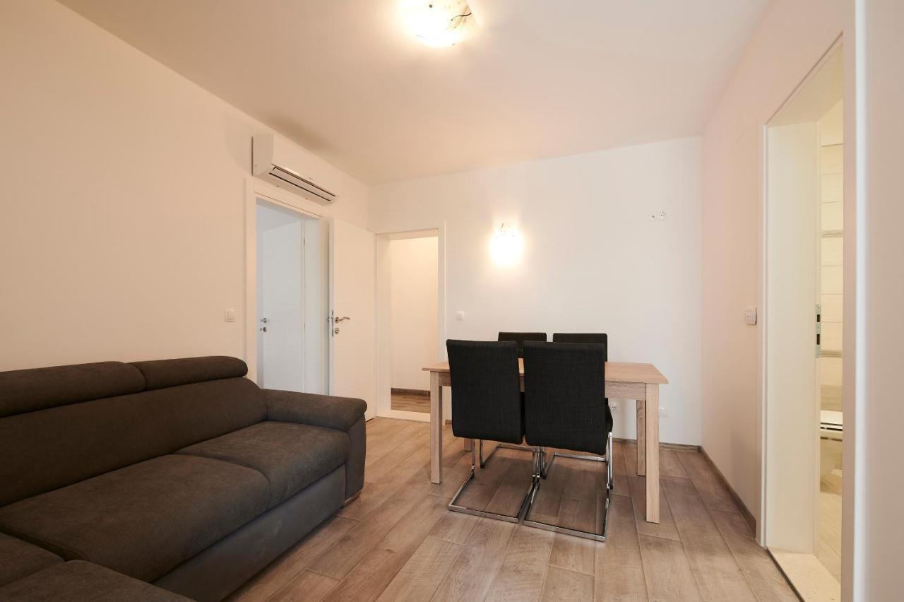 Cutan Apartment โตรกีร์ ภายนอก รูปภาพ