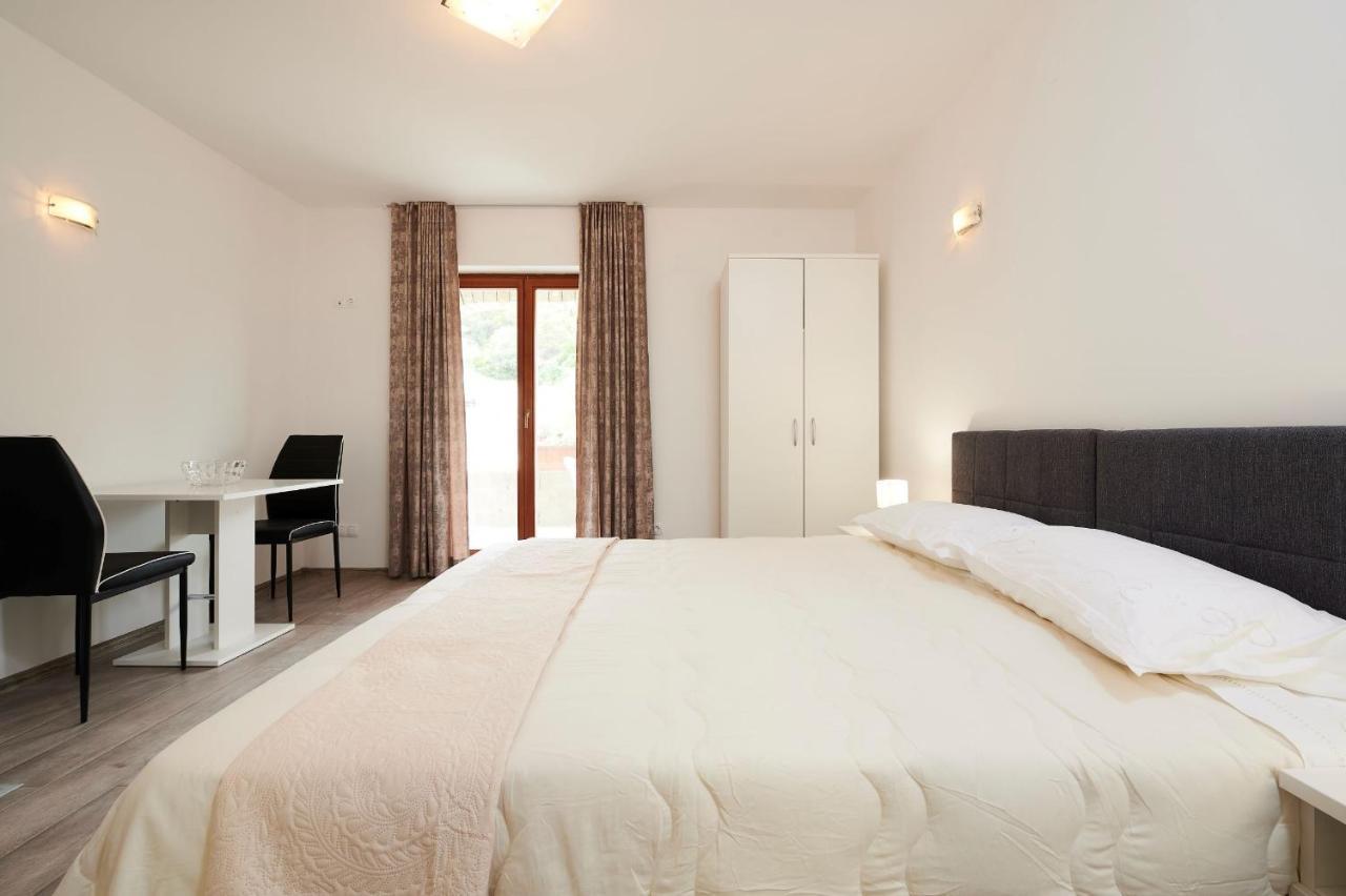 Cutan Apartment โตรกีร์ ภายนอก รูปภาพ
