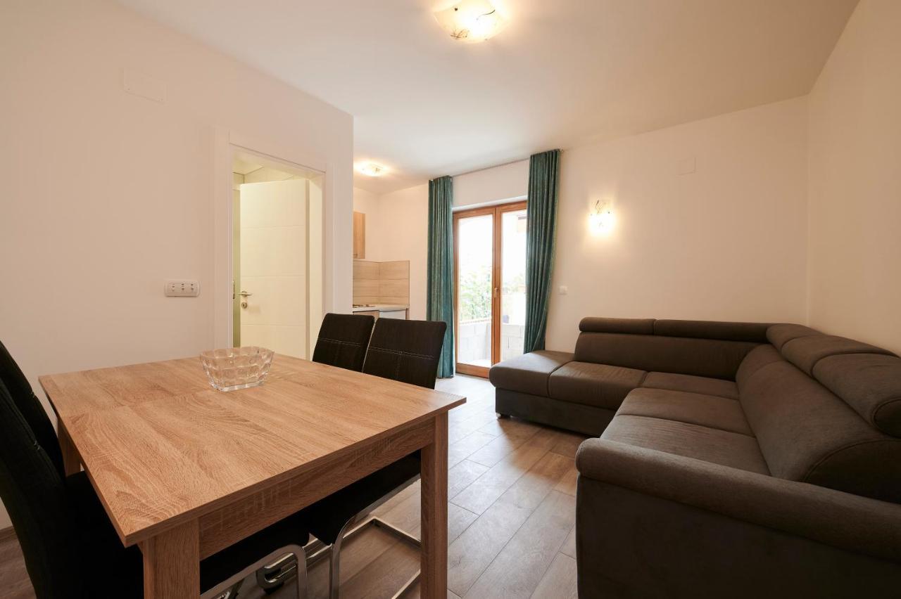 Cutan Apartment โตรกีร์ ภายนอก รูปภาพ