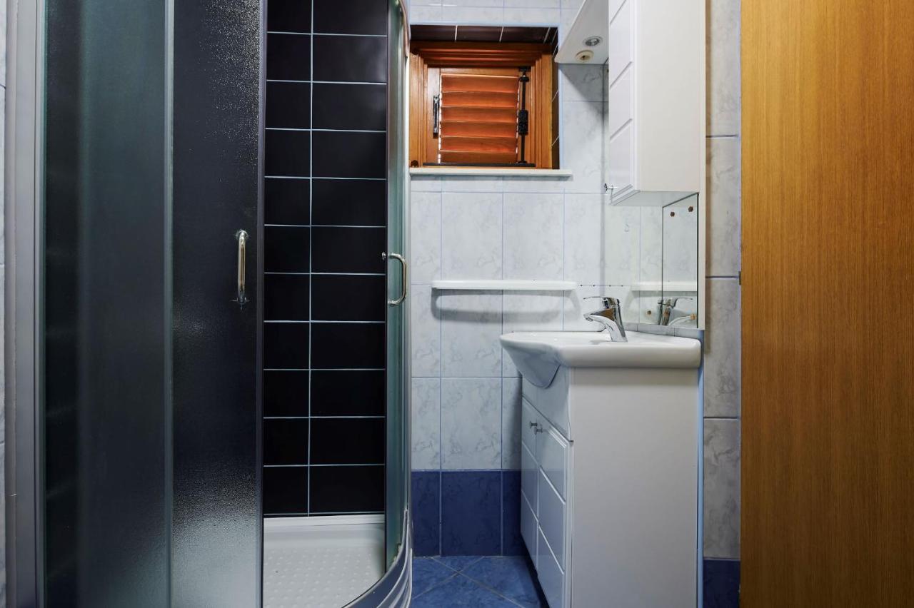 Cutan Apartment โตรกีร์ ภายนอก รูปภาพ