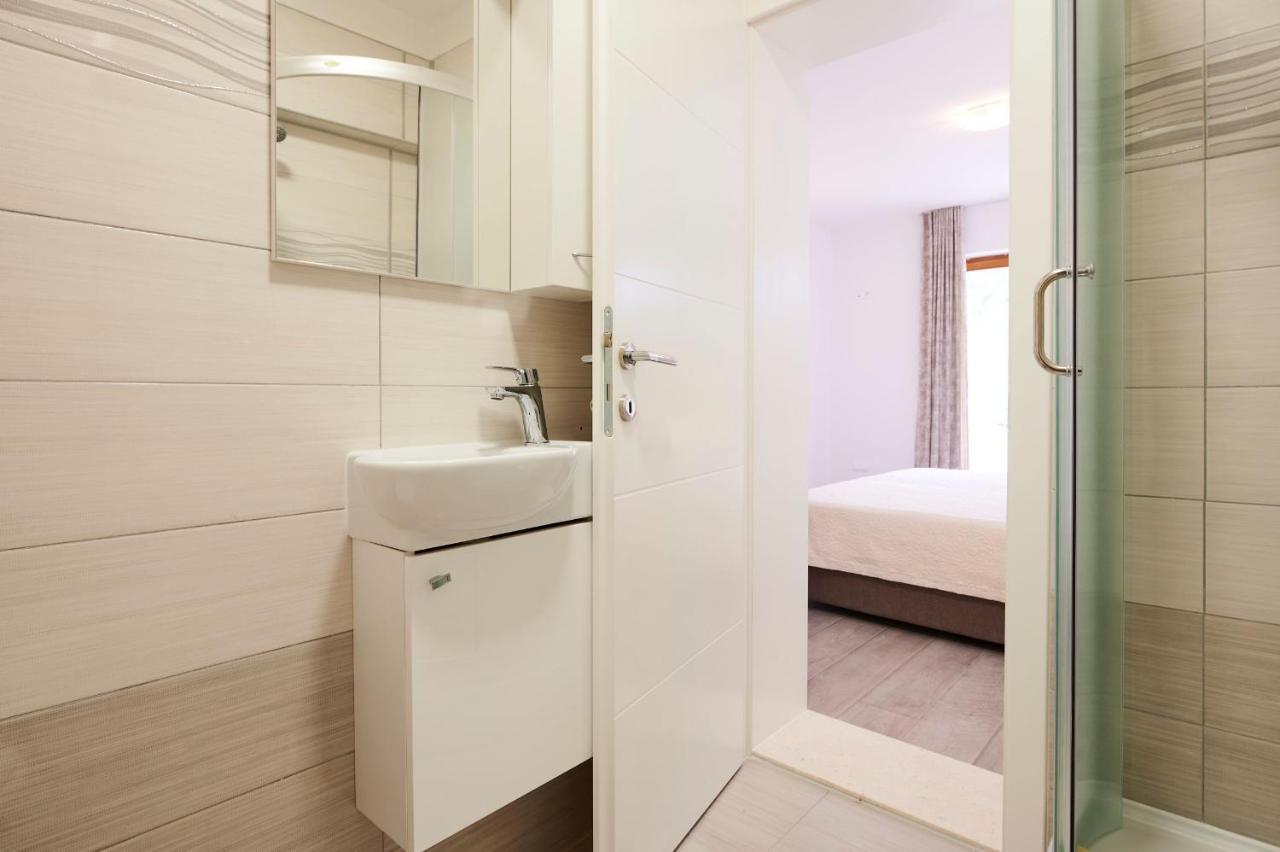 Cutan Apartment โตรกีร์ ภายนอก รูปภาพ