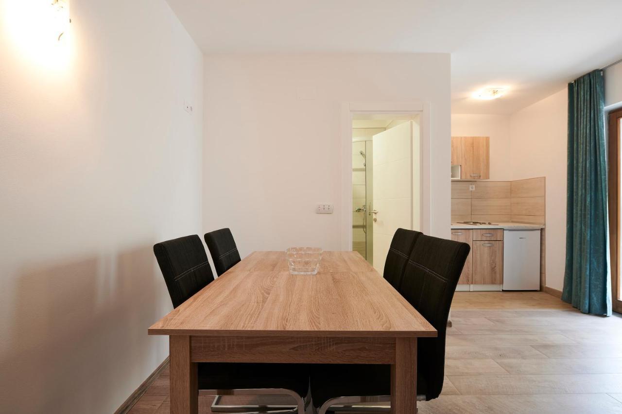 Cutan Apartment โตรกีร์ ภายนอก รูปภาพ