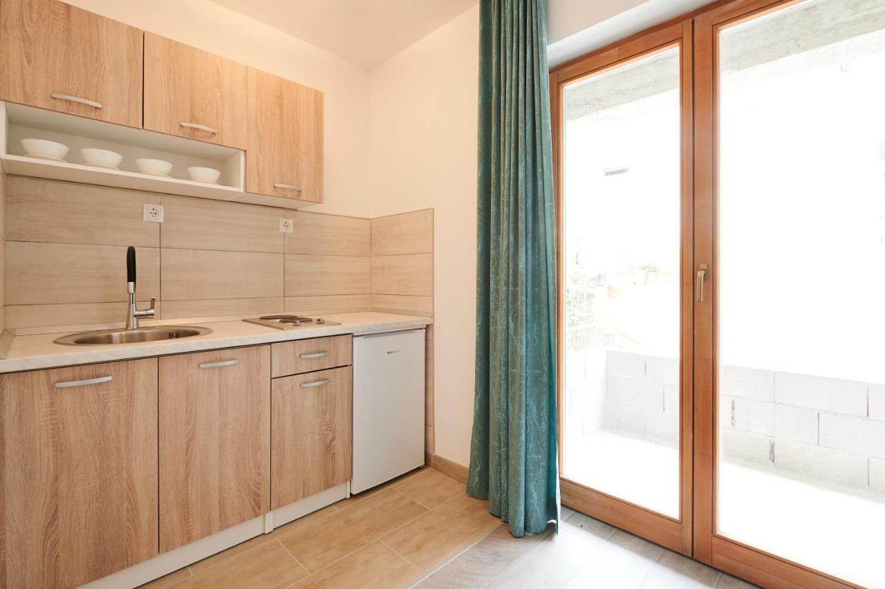Cutan Apartment โตรกีร์ ภายนอก รูปภาพ