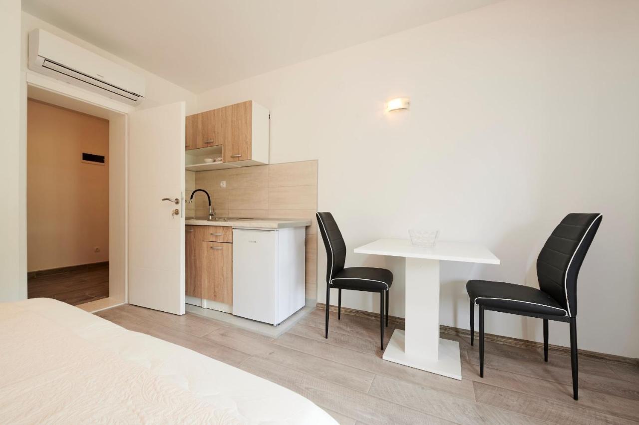 Cutan Apartment โตรกีร์ ภายนอก รูปภาพ