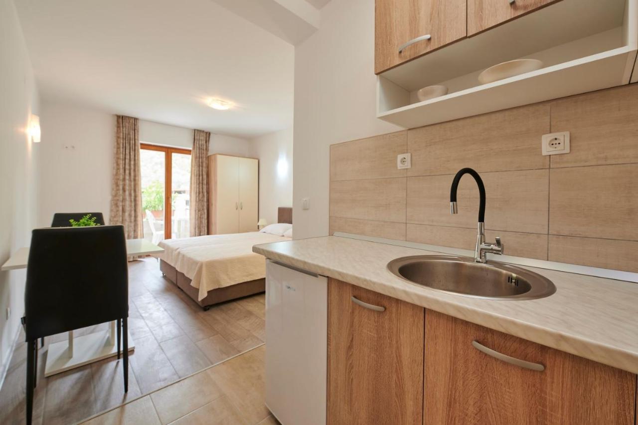 Cutan Apartment โตรกีร์ ภายนอก รูปภาพ