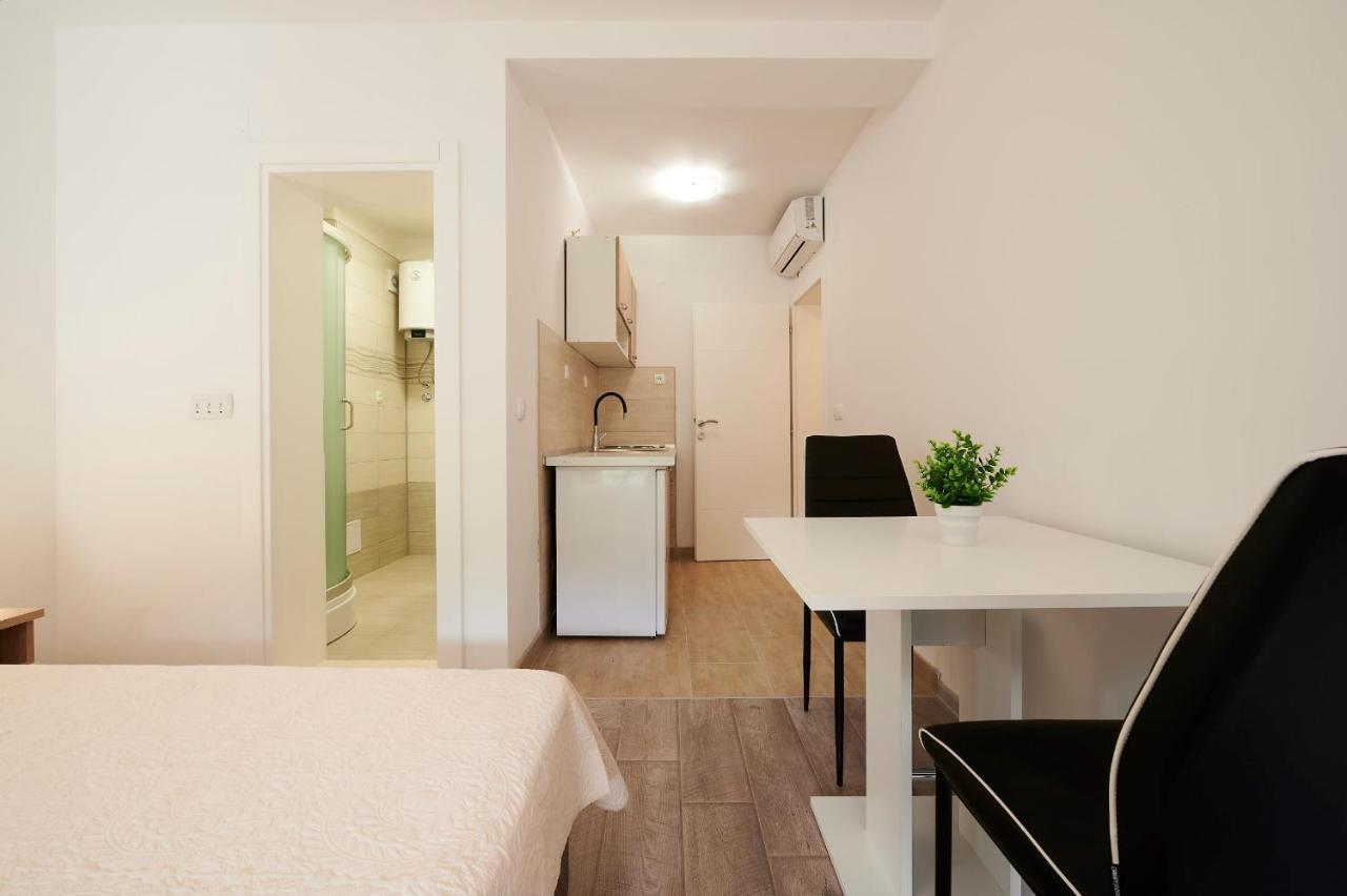 Cutan Apartment โตรกีร์ ภายนอก รูปภาพ
