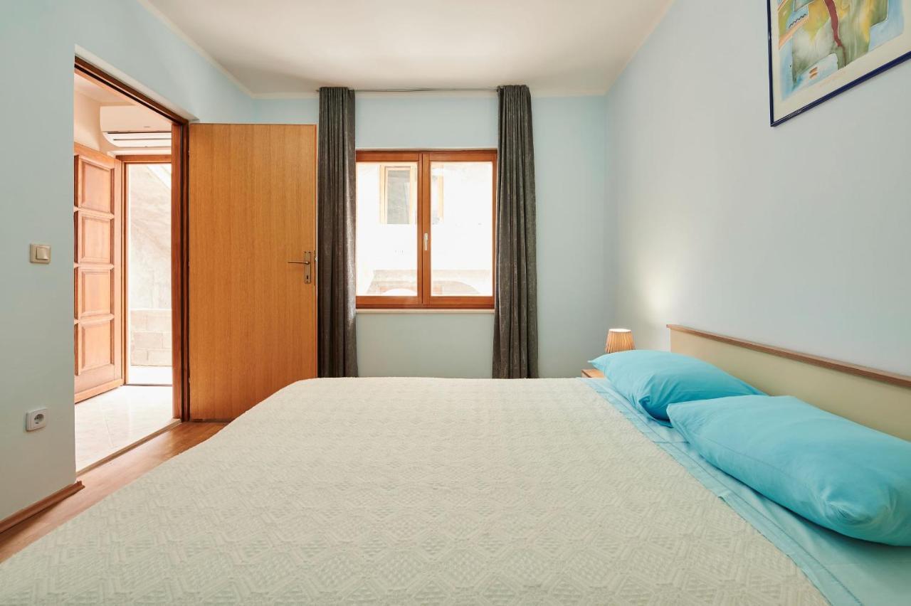 Cutan Apartment โตรกีร์ ภายนอก รูปภาพ