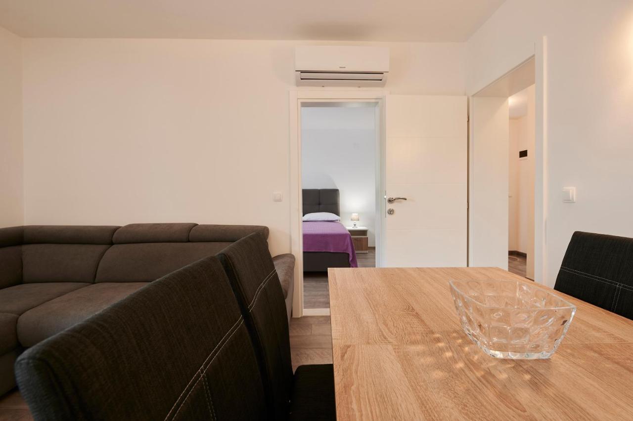 Cutan Apartment โตรกีร์ ภายนอก รูปภาพ